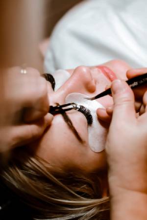 An image of a lady receiving a lash lift treatment.